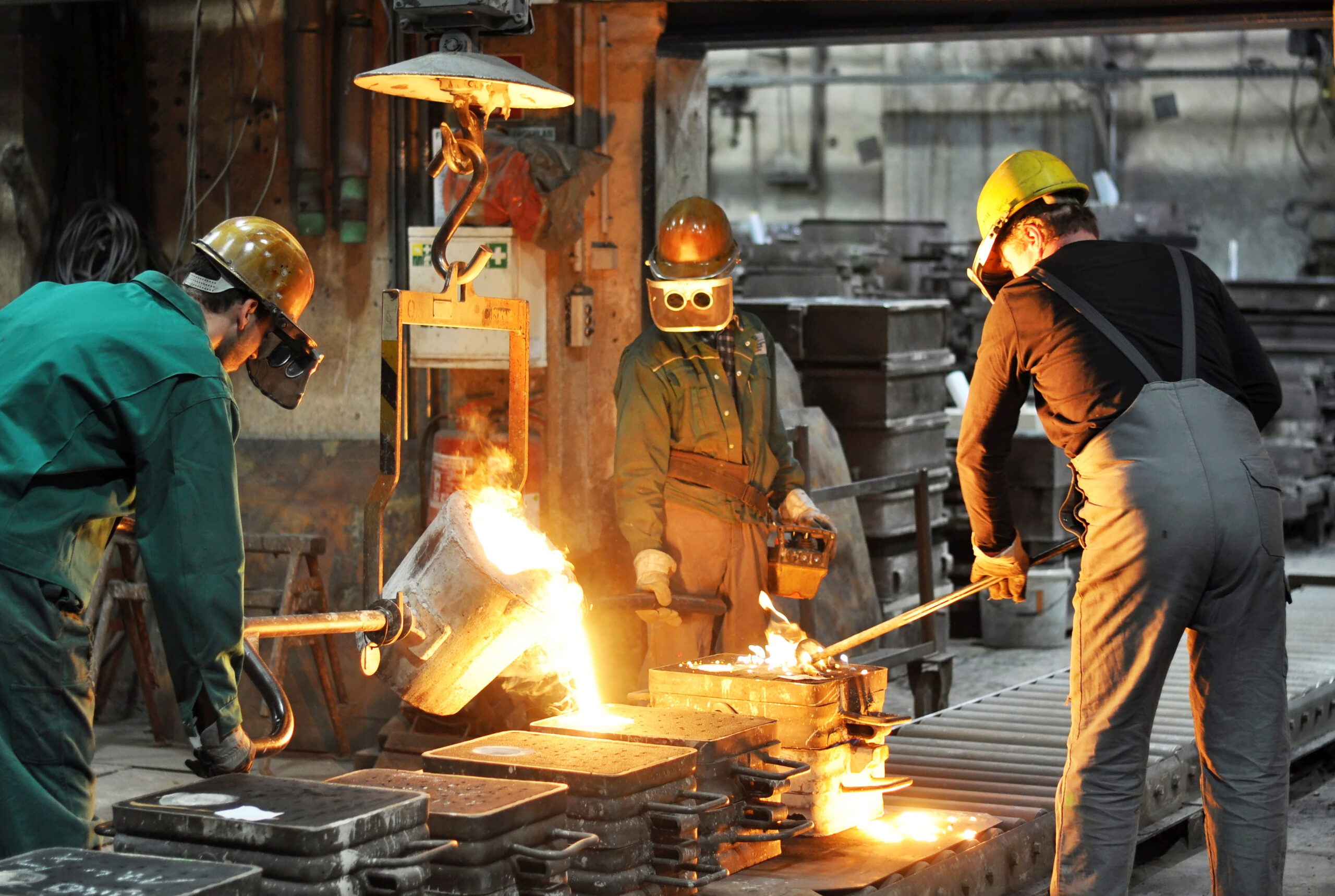 Group,Of,Workers,In,A,Foundry,At,The,Melting,Furnace